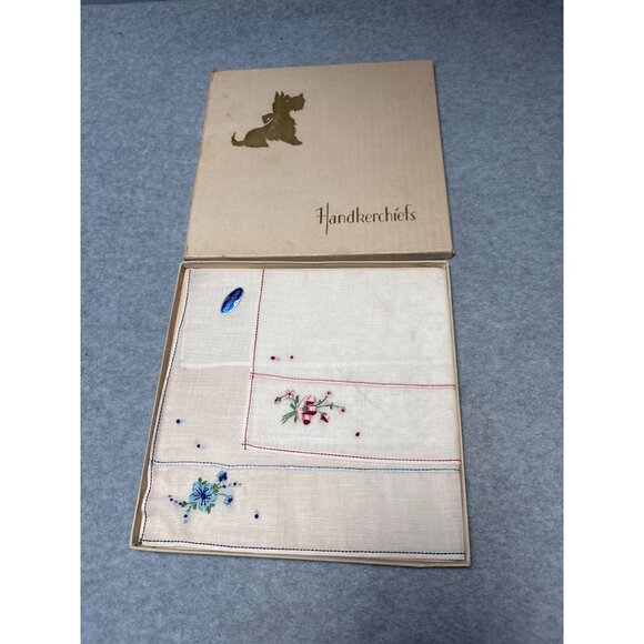 Vintage Embroidered Handkerchief Set with Floral Designs Original Box 1950s - Picture 6 of 7